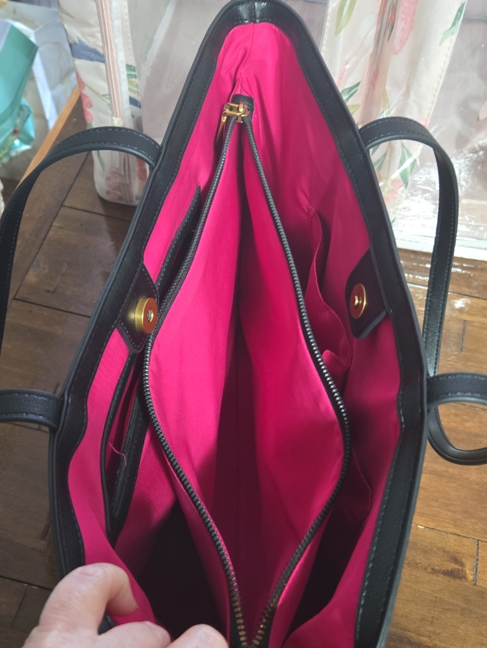 Betsey Johnson Tote Bag - Picture 4 of 8